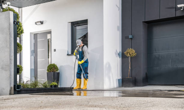 Best Pool Deck Cleaning  in Dinuba, CA